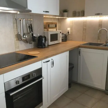 Spacious Pied A Terre With Courtyard Garden Holiday home
