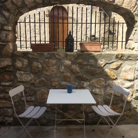 Spacious Pied A Terre With Courtyard Garden