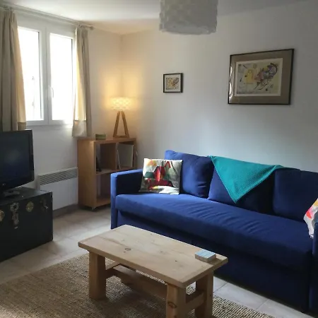 Spacious Pied A Terre With Courtyard Garden * Dernacueillette