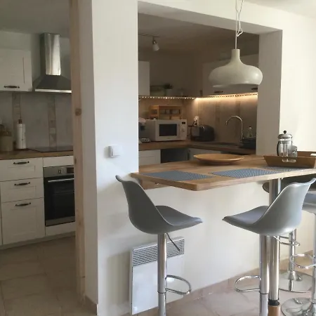 Holiday home Spacious Pied A Terre With Courtyard Garden