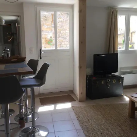 Spacious Pied A Terre With Courtyard Garden