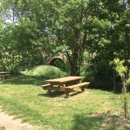 Holiday home Spacious Pied A Terre With Courtyard Garden Dernacueillette